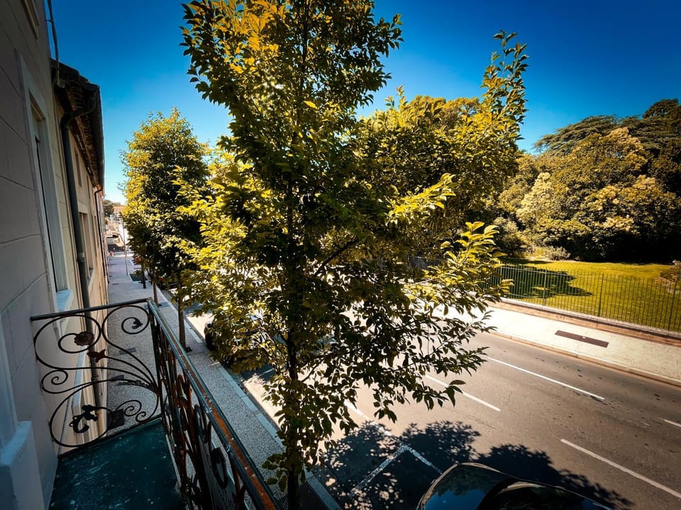 View (from property/room), Balcony/Terrace, Street view