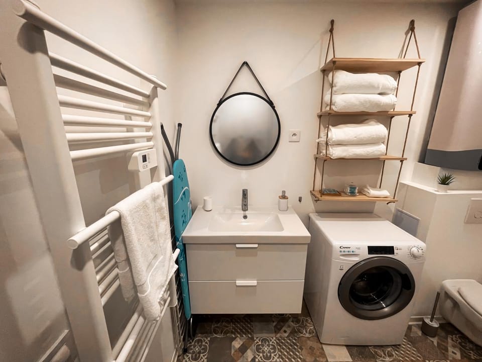 Bathroom, washing machine