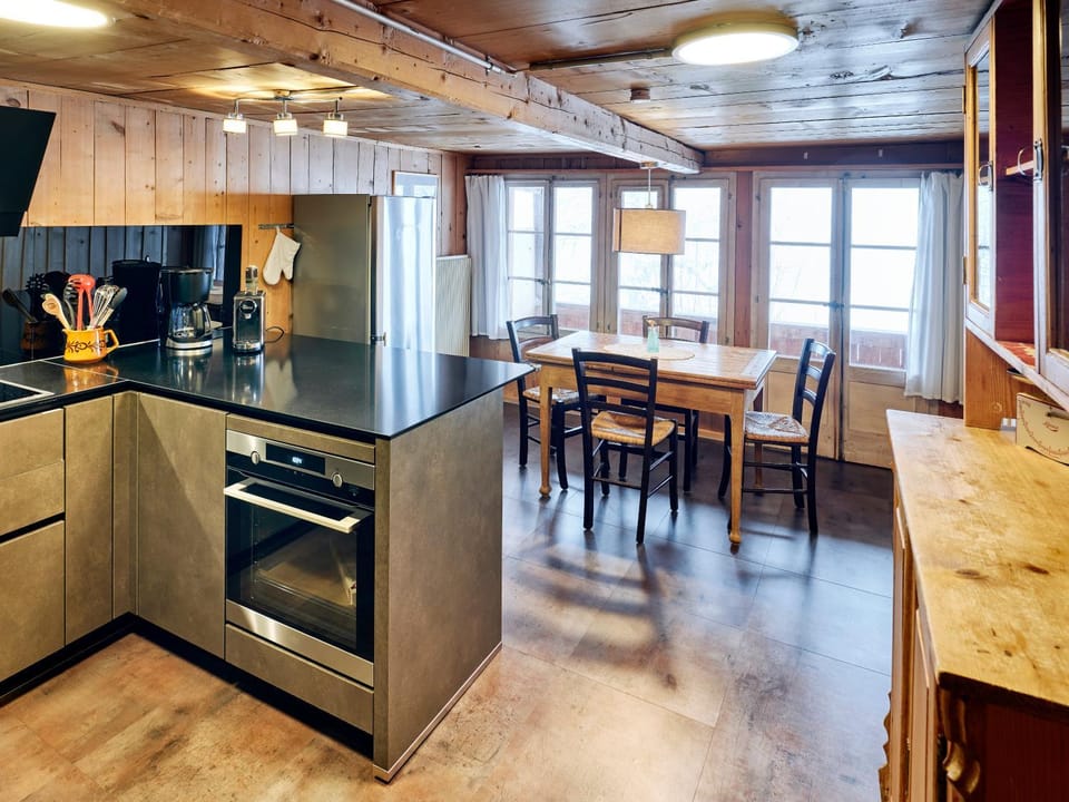 Kitchen or kitchenette, Dining area, pet friendly, stove