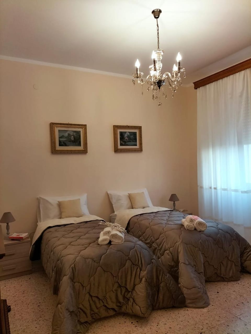 Bed, Photo of the whole room, wardrobe, air conditioner