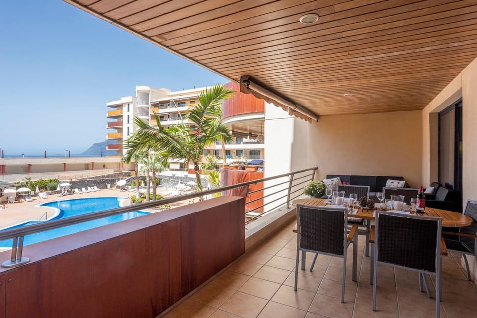 Property building, View (from property/room), Balcony/Terrace, Seating area, Dining area, Mountain view, Pool view, Sea view, Swimming pool, sunbed