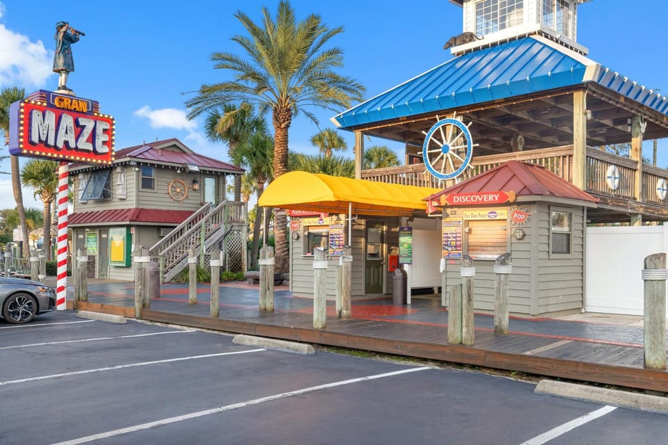 Large Balcony! Gulf Front Master Suite! Many Amenities On-Site! House in Long Beach