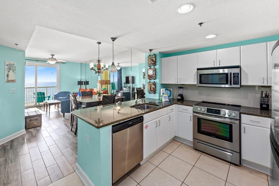 Kitchen or kitchenette, kitchen