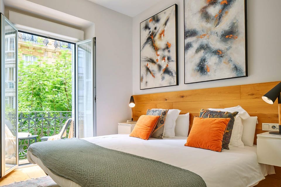 Balcony/Terrace, Photo of the whole room, Bedroom, City view, Street view