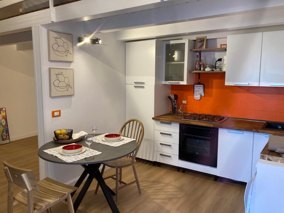 Dining area, pet friendly, stove