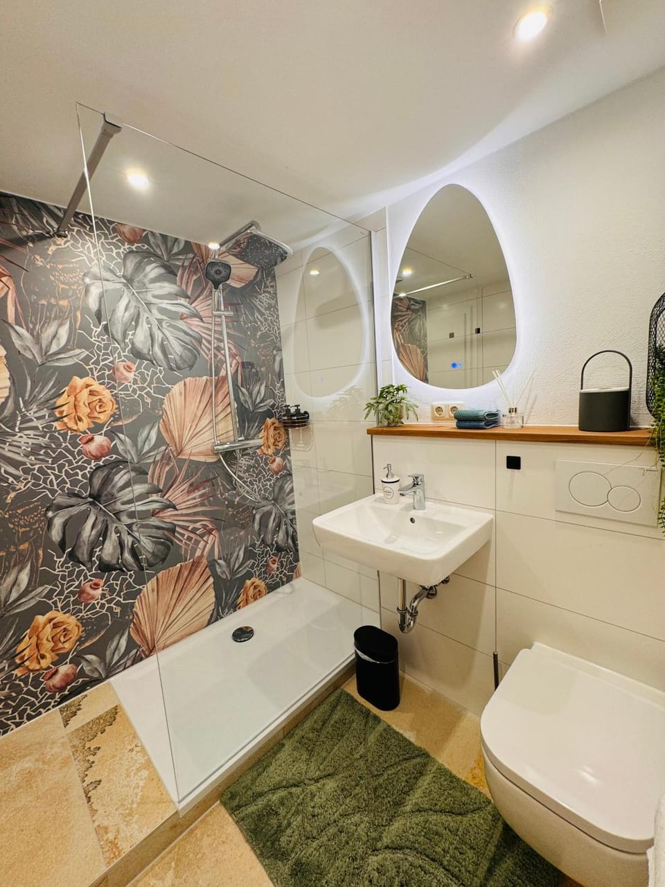 Shower, Toilet, Bathroom, towels