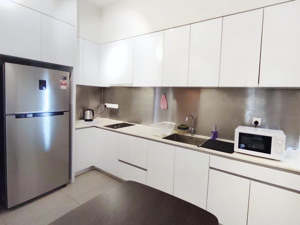 Kitchen or kitchenette, minibar, stove
