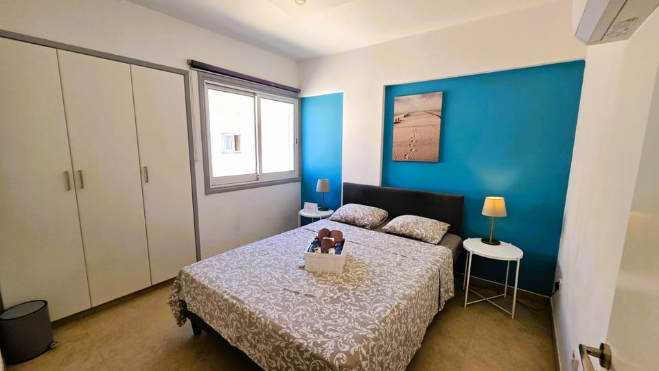 Bed, Bedroom, towels, wardrobe
