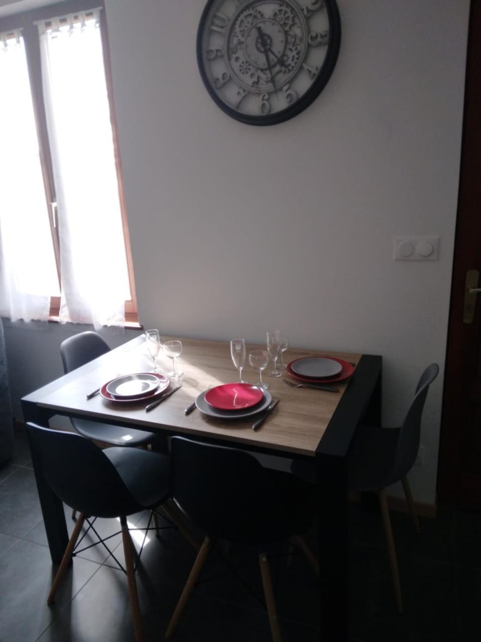 Kitchen or kitchenette, Dining area