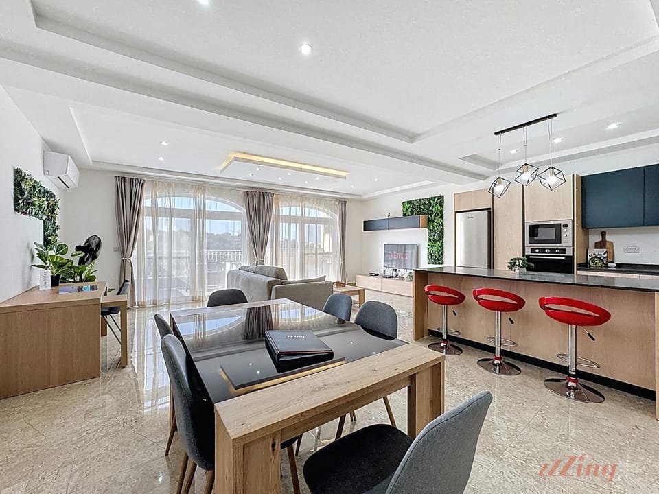 Dining area, kitchen