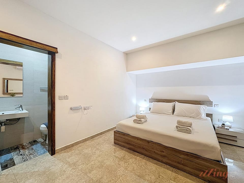 Bed, Bathroom, Bedroom