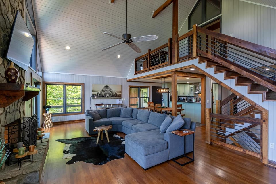 Rockcliff Retreat House in Caldwell