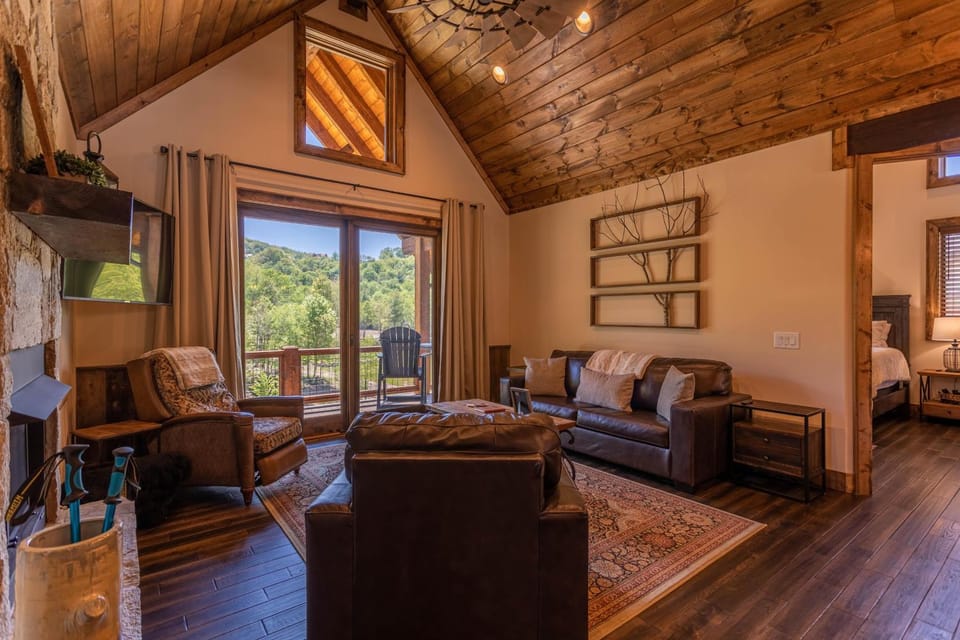 2 Bears Retreat at Eagles Nest House in Beech Mountain