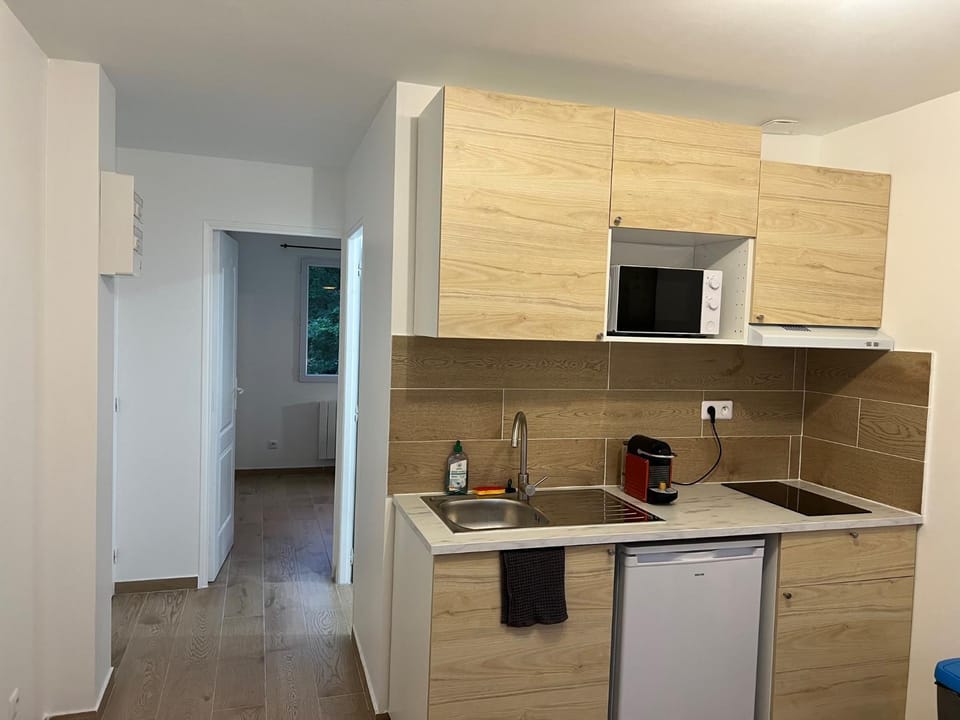 Kitchen or kitchenette