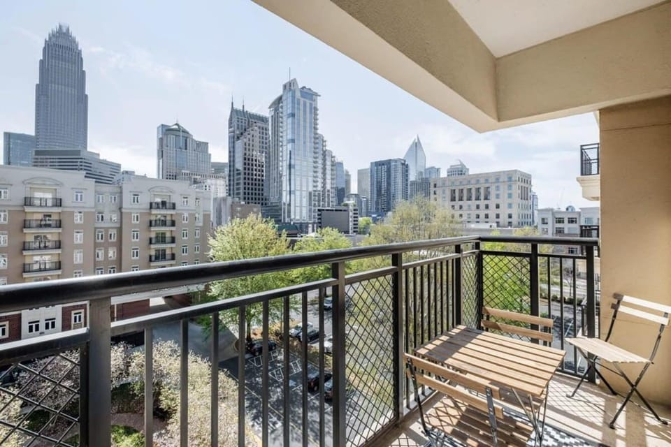 Balcony/Terrace, City view