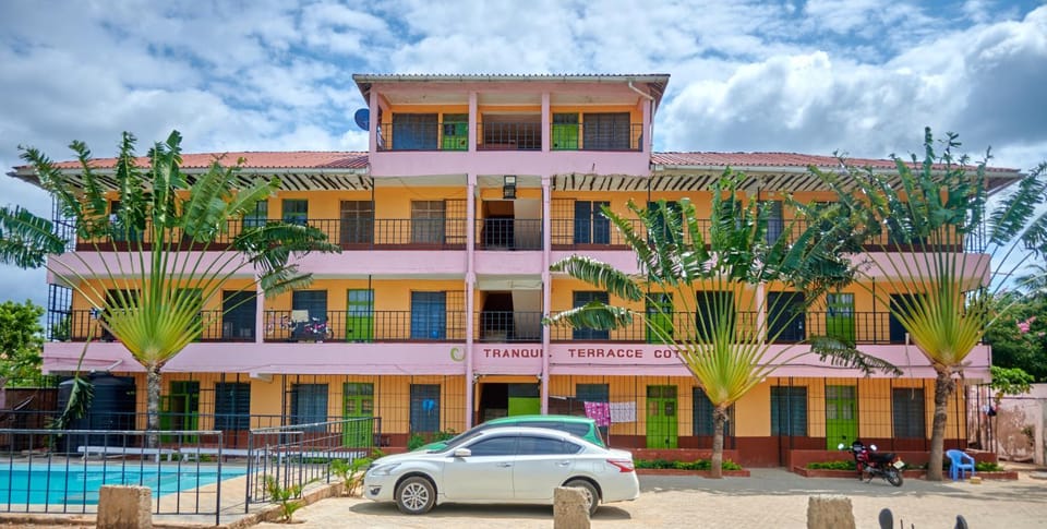 Property building, Swimming pool, Location, Parking