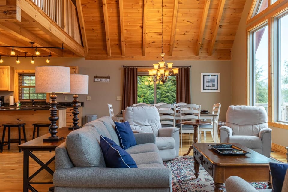 Mayapple Ridge House in Watauga