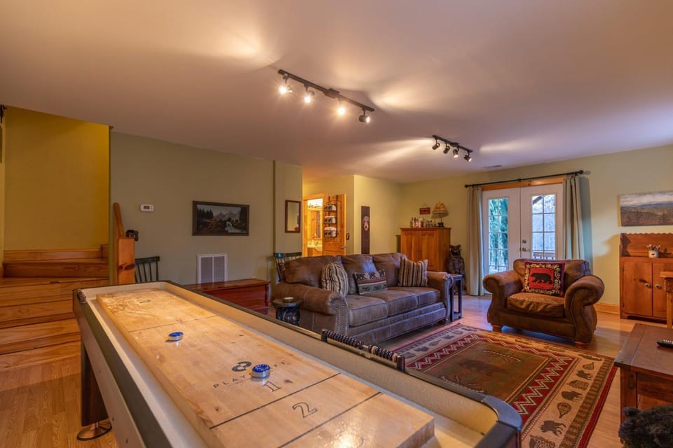 Bear Creek House in Watauga