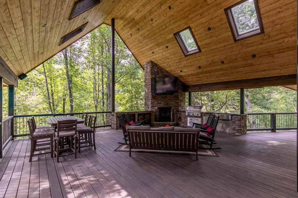 Lakeview House in Brushy Fork