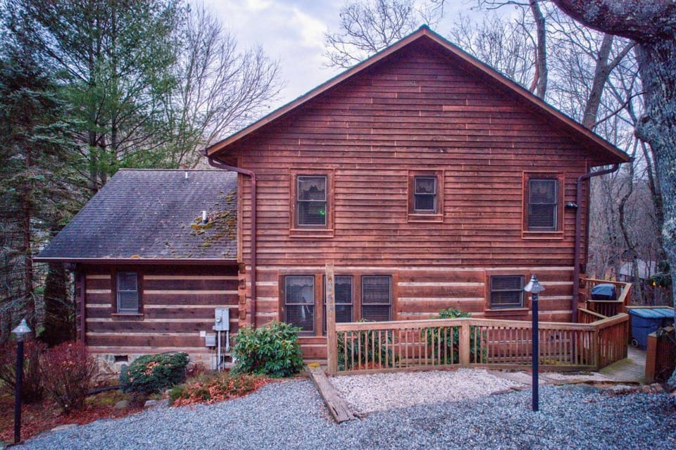 Fox's Lair House in Watauga