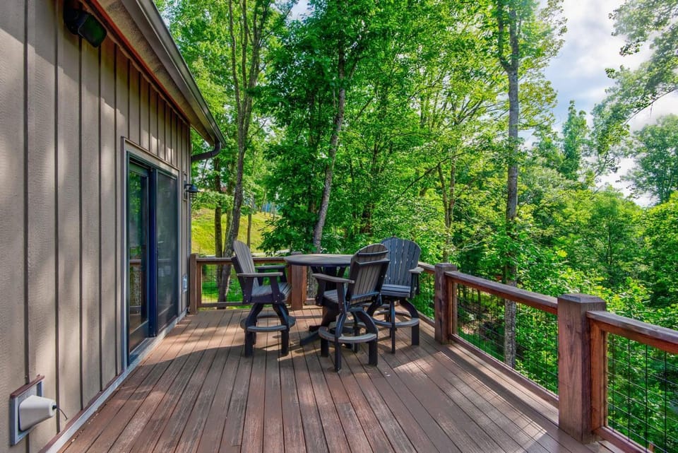Triple Bear Lodge at Eagles Nest House in Watauga