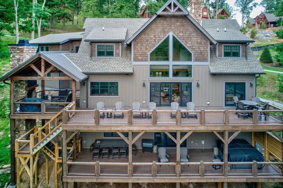 Triple Bear Lodge at Eagles Nest House in Watauga