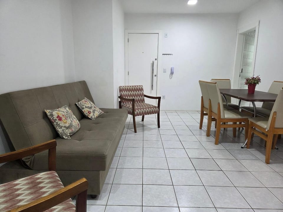 Apartamento quadra mar Meia Praia Apartment in Porto Belo