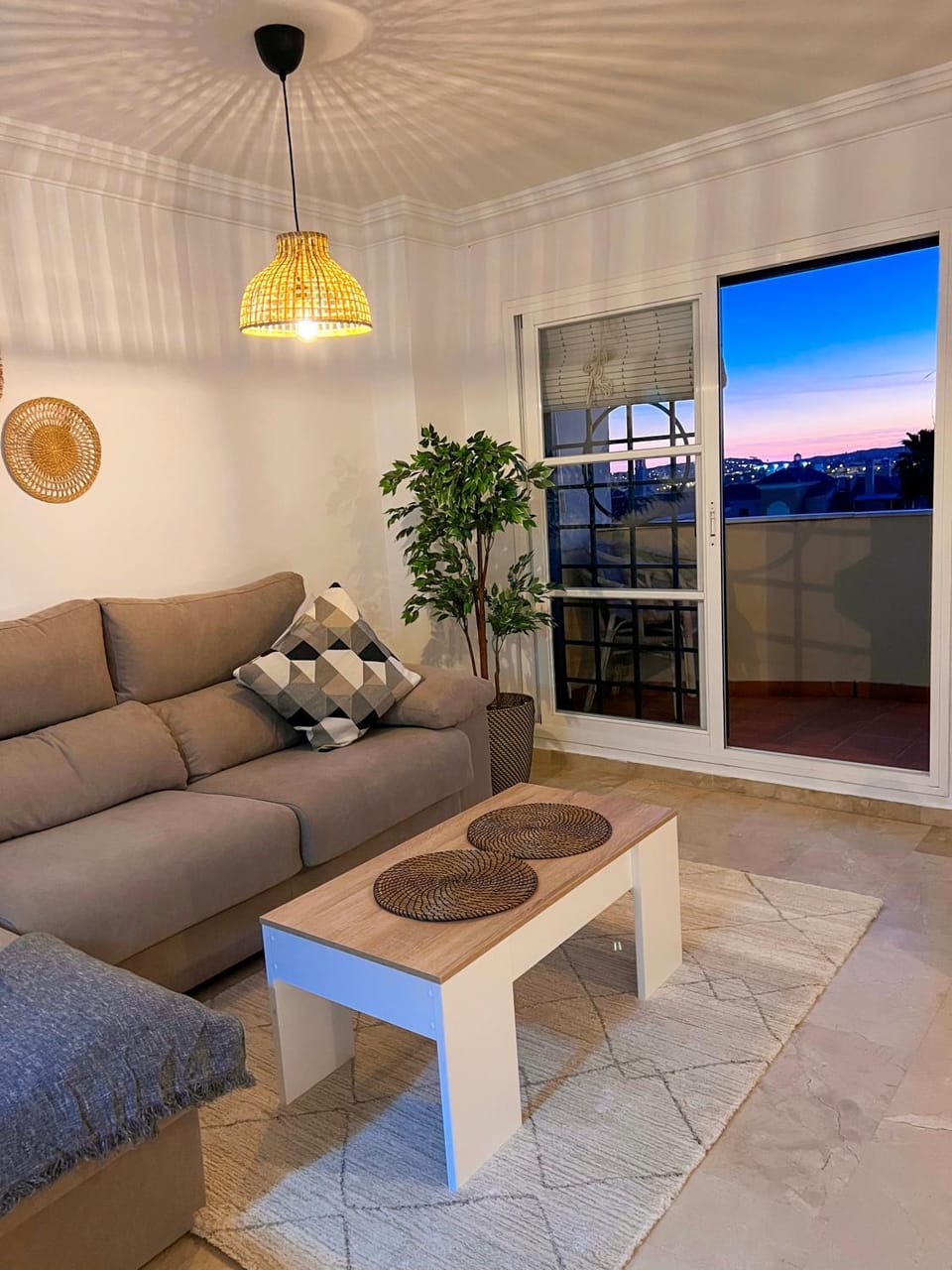 View (from property/room), Balcony/Terrace, Living room