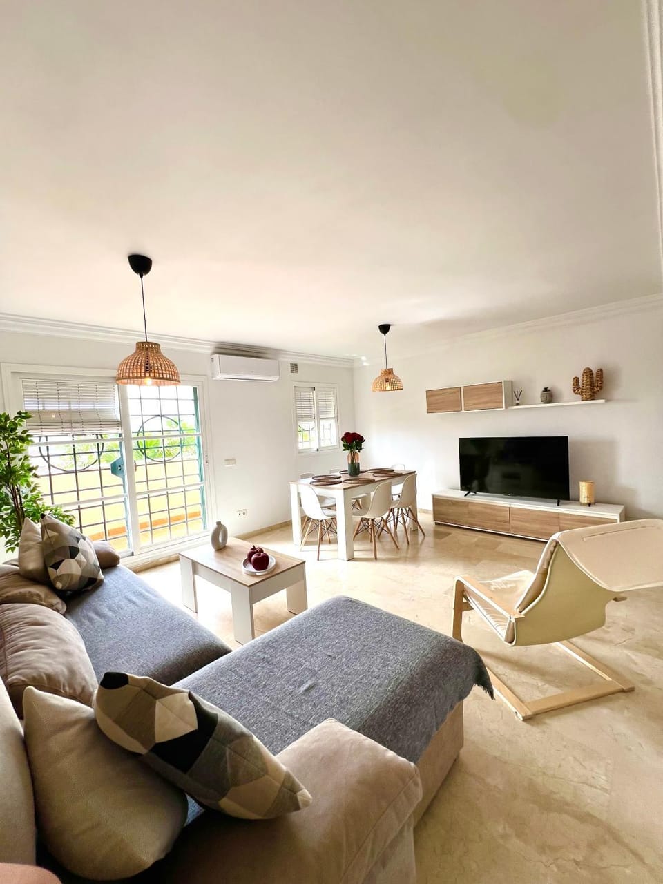 TV and multimedia, Living room, Dining area