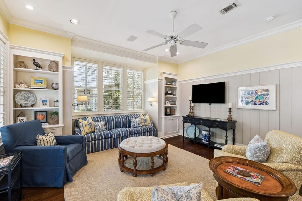 Short Walk to Beach Club, Close to Seaside 3BR Home & Carriage House home House in Seaside