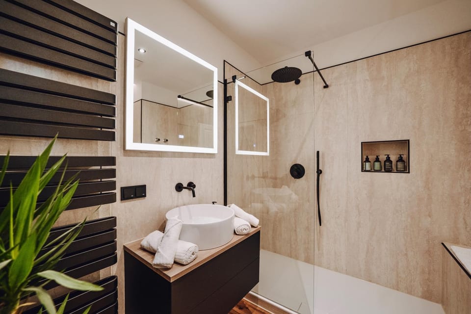 Shower, Bathroom, towels