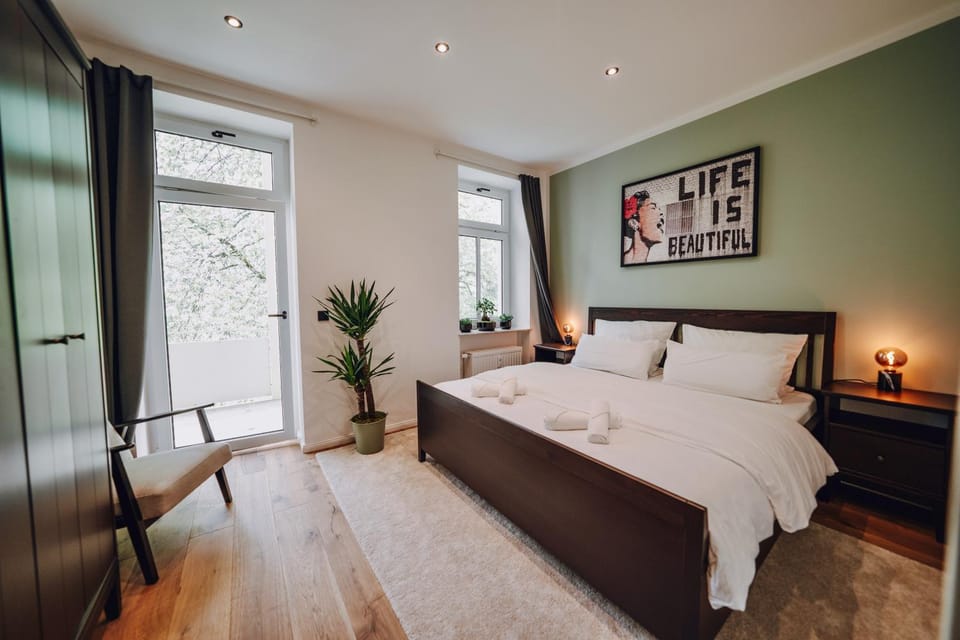 Bed, Photo of the whole room, Bedroom, air conditioner