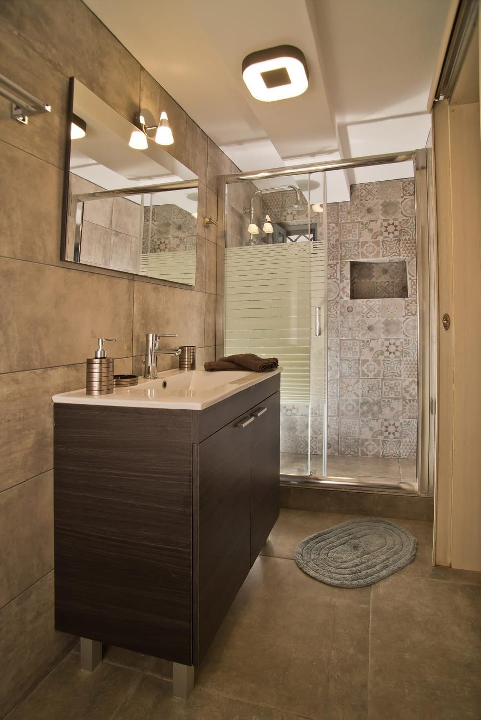 Shower, Bathroom, towels