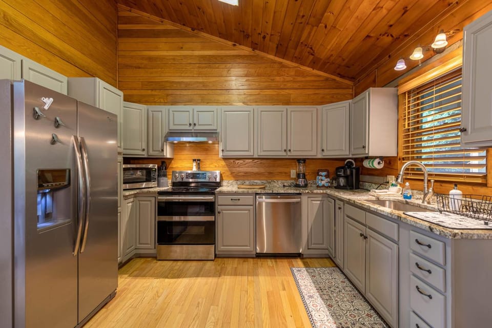 Horse Valley Lodge House in Brushy Fork