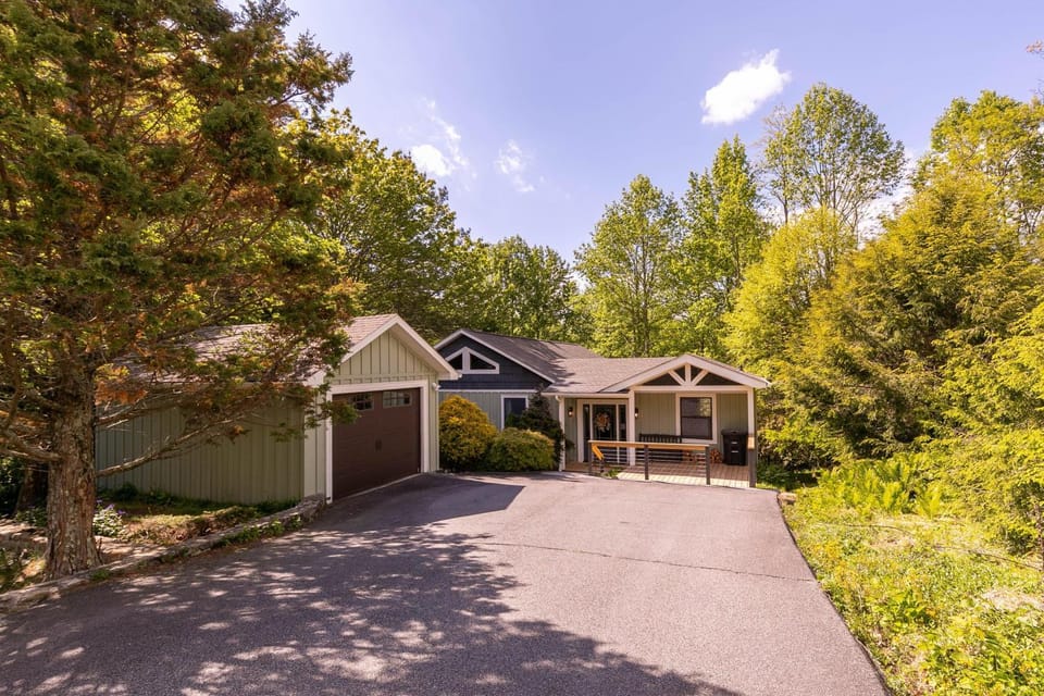 Bigfoot Bungalow House in Watauga