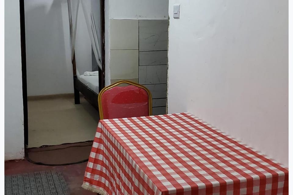 2 Bed House - Sleeps 4 - Pool - Garden - Parking House in Diani Beach