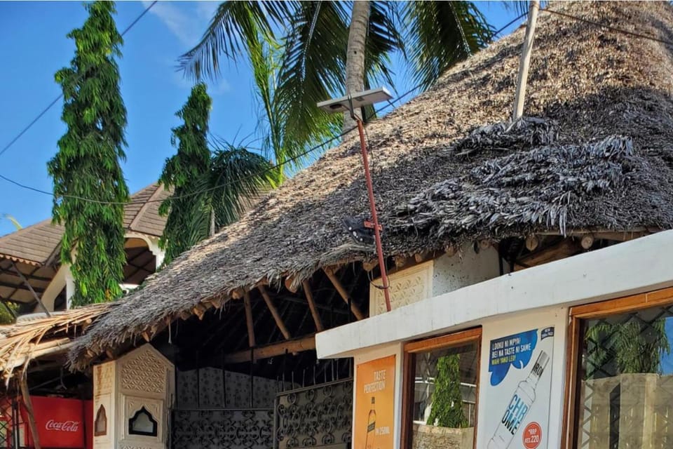 2 Bed House - Sleeps 4 - Pool - Garden - Parking House in Diani Beach