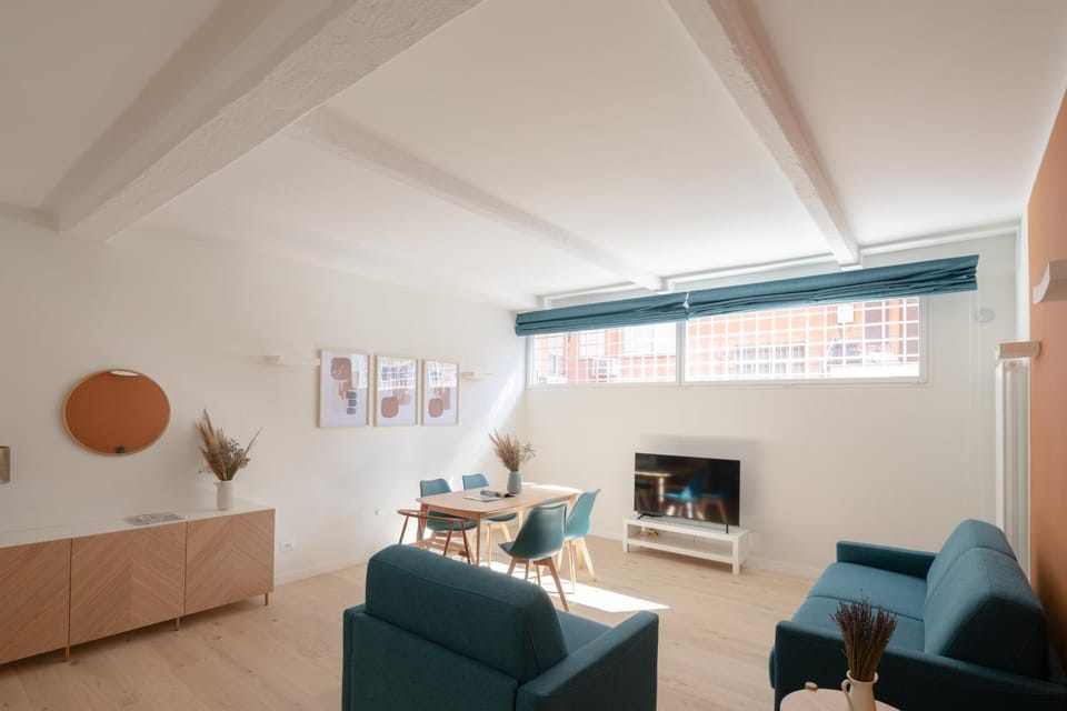 Communal lounge/ TV room, Day, TV and multimedia, Living room, Seating area