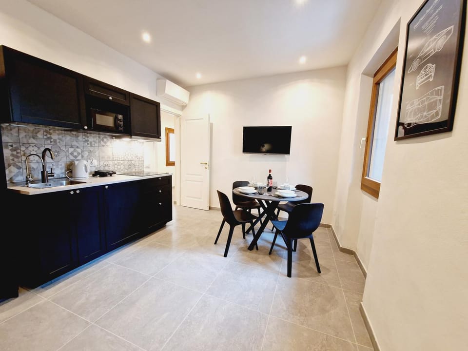 Kitchen or kitchenette, Living room, Dining area