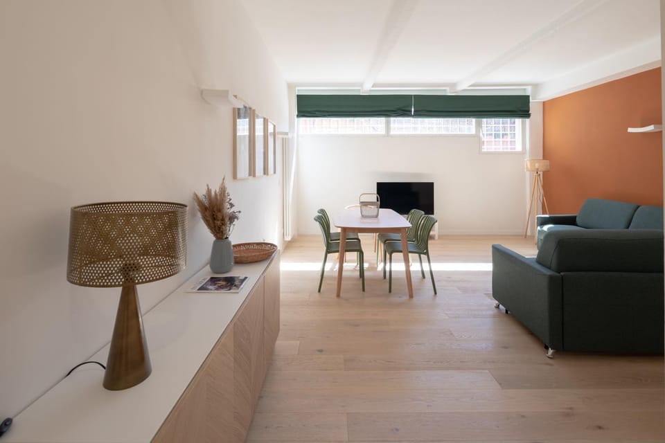Communal lounge/ TV room, Day, TV and multimedia, Living room, Seating area
