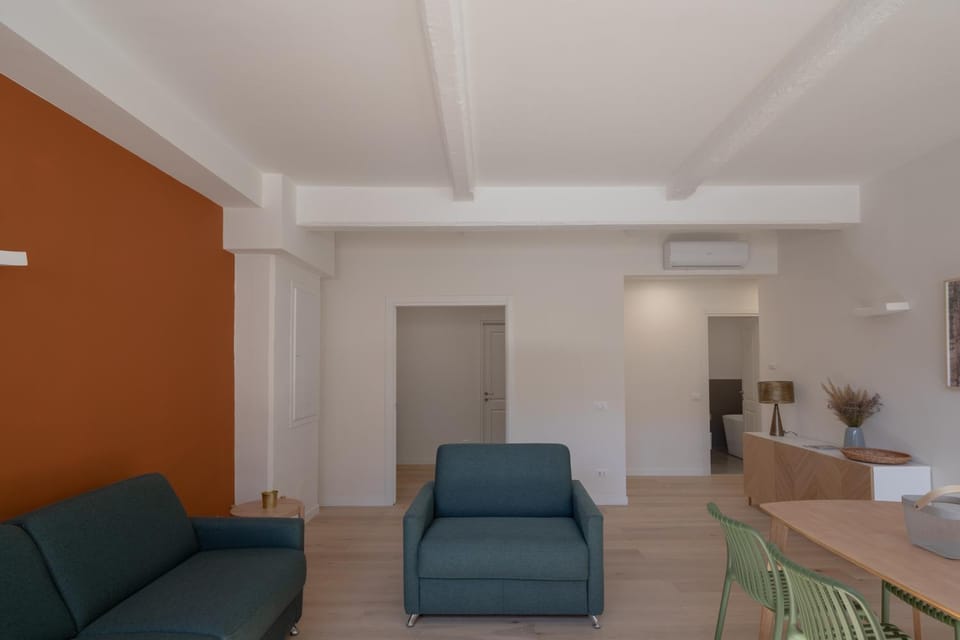 Living room, Seating area, Dining area, Lunch