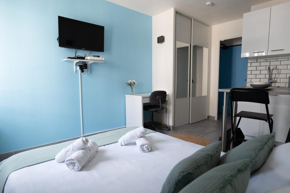 Bed, TV and multimedia