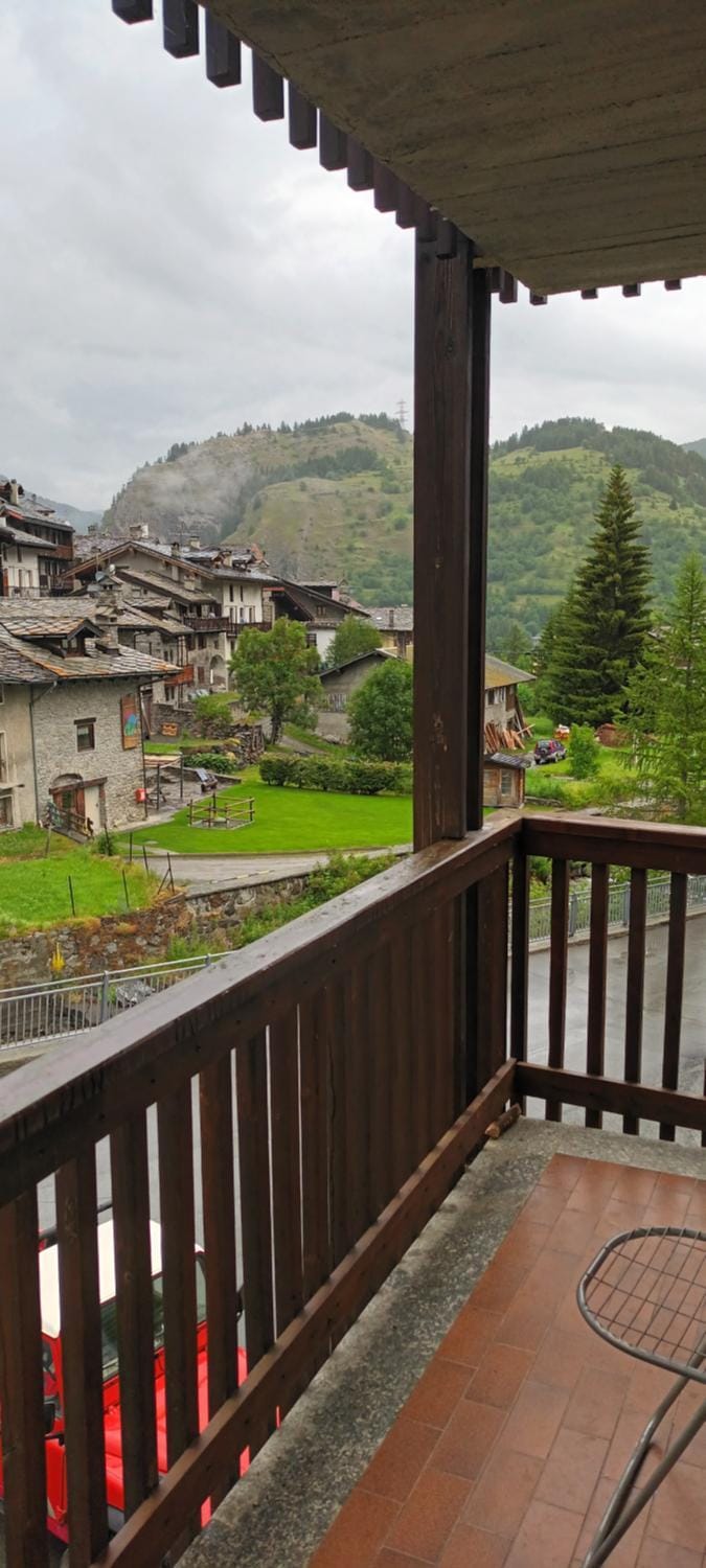 Property building, Balcony/Terrace, Mountain view