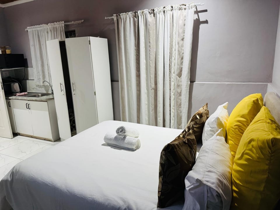 Mila Lodge 1 Bed and Breakfast in Cape Town