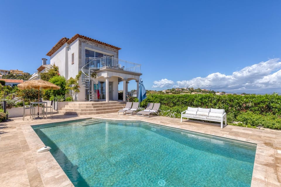 Property building, Patio, Garden, Swimming pool, sunbed