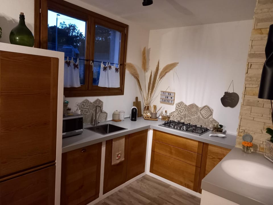 Kitchen or kitchenette