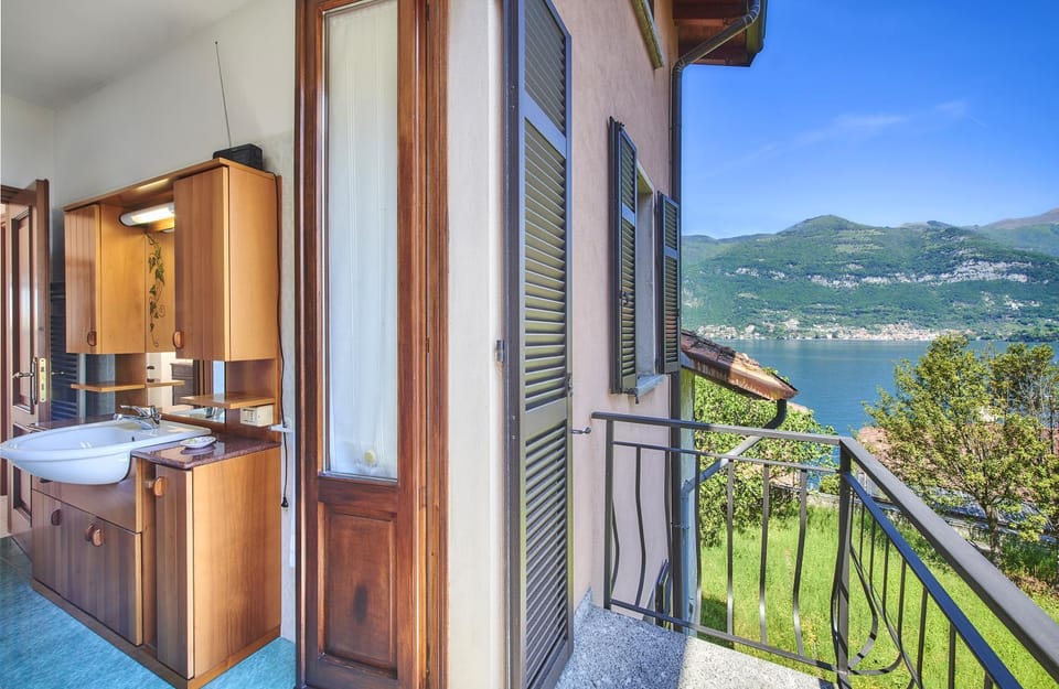 Spring, Day, Natural landscape, Summer, Bathroom, View (from property/room), Balcony/Terrace, Lake view, Mountain view