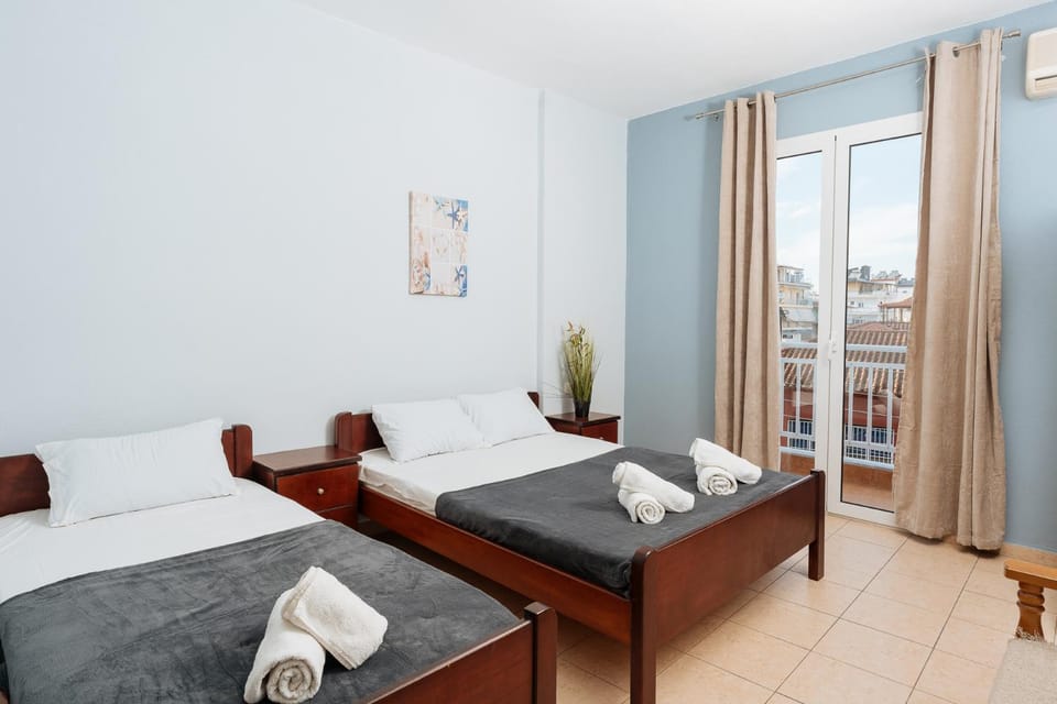 Bed, Photo of the whole room, towels