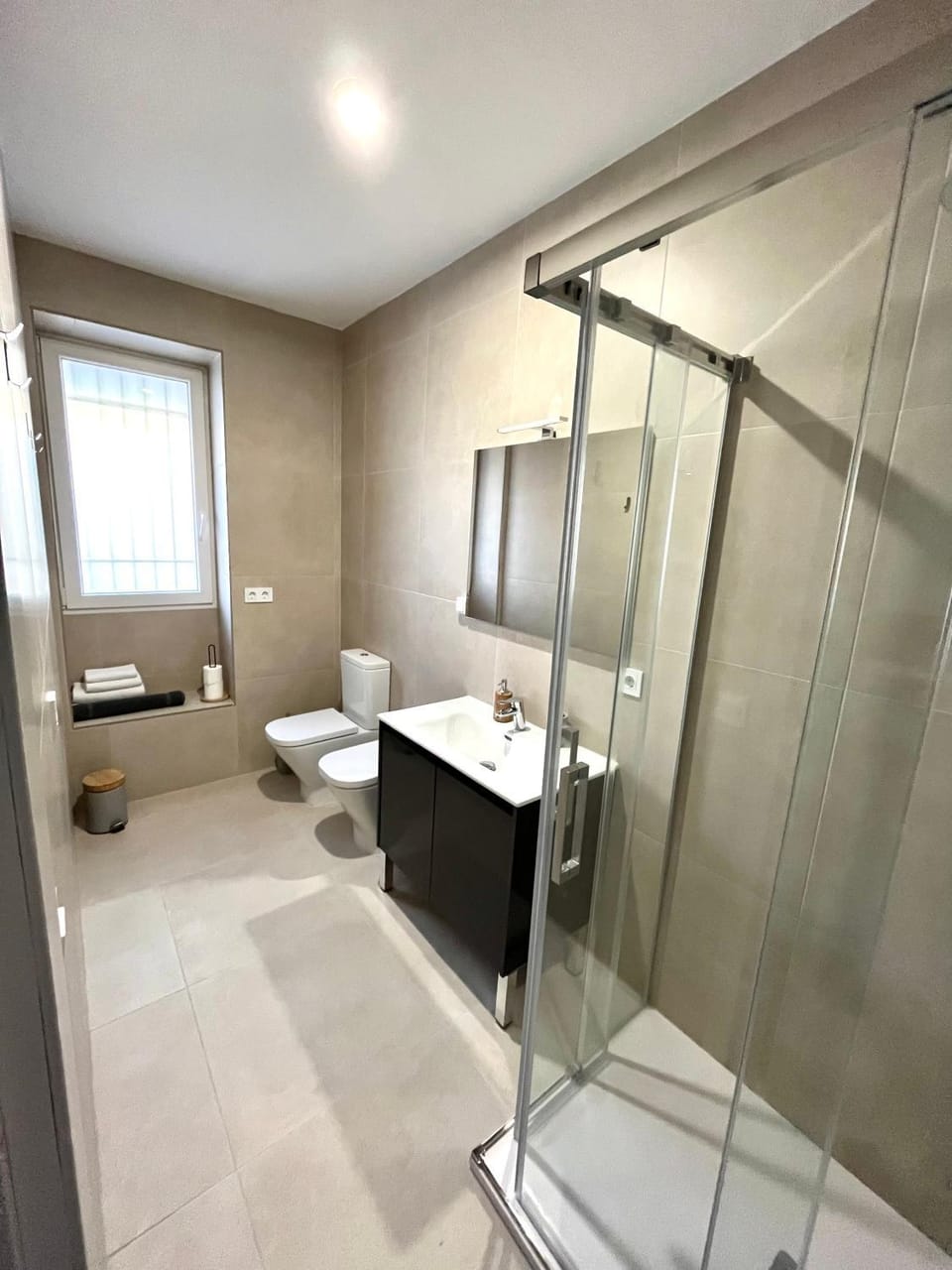 Shower, Bathroom, towels
