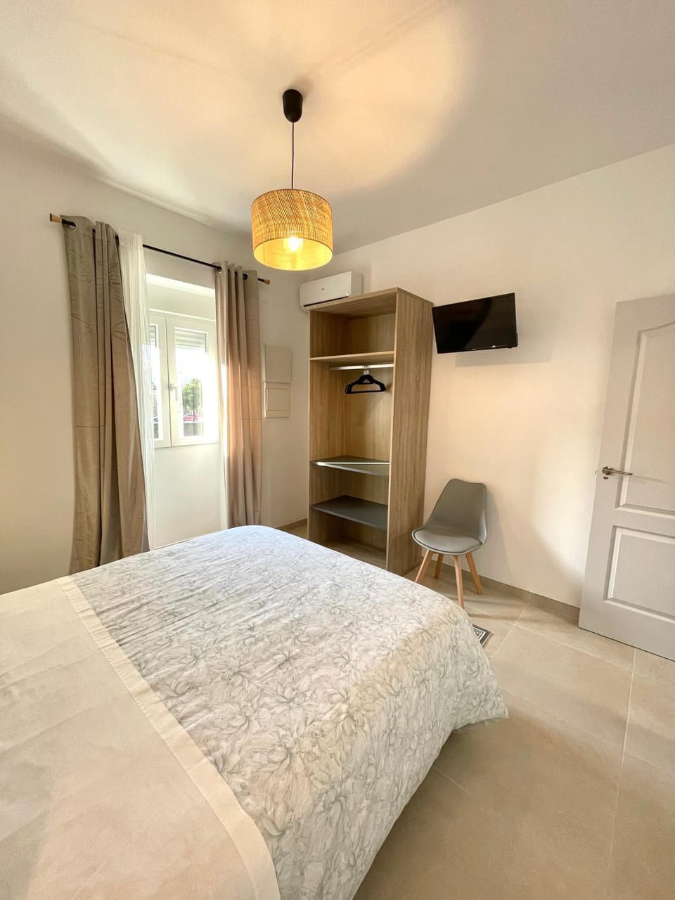 Bed, TV and multimedia, Photo of the whole room, Bedroom, wardrobe